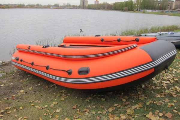 Лодка ПВХ Reef Тритон 390F