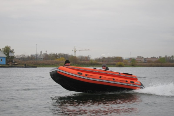 Лодка ПВХ Reef Тритон 390F
