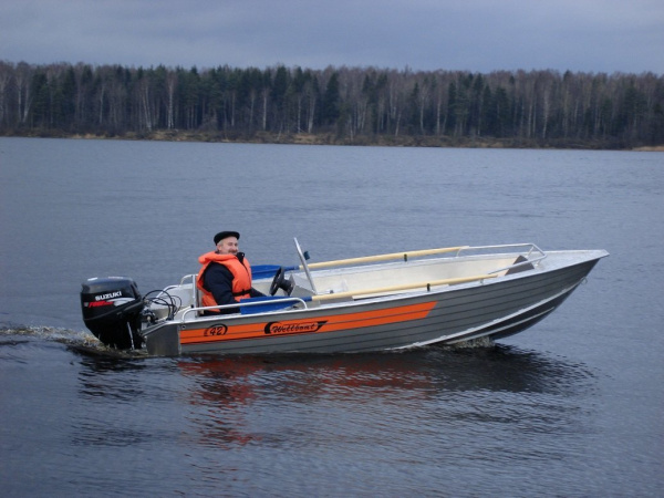Катер Wellboat-42 консоль