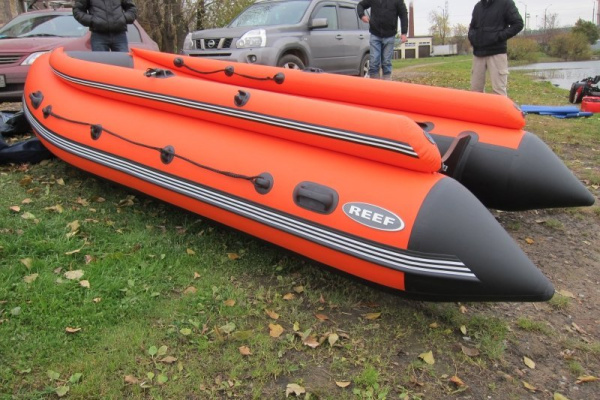 Лодка ПВХ Reef Тритон 390F