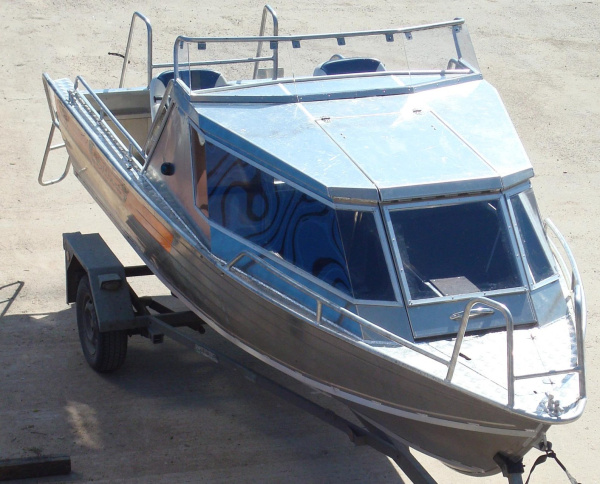 Катер Wellboat-53 рубка