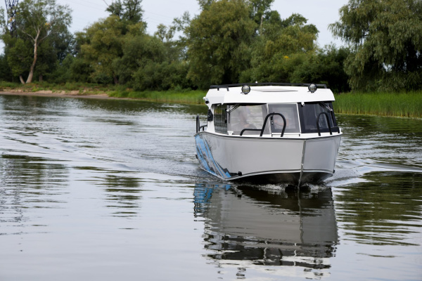 Катер Салют Realcraft 700 Cabin